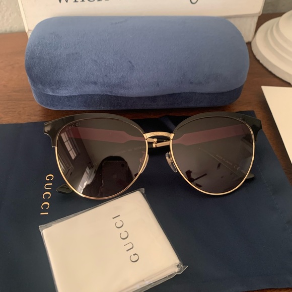 Gucci Accessories - New Gucci over size sunglasses 🖤